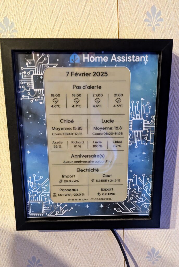 ecran e-ink affichant des informations home assistant